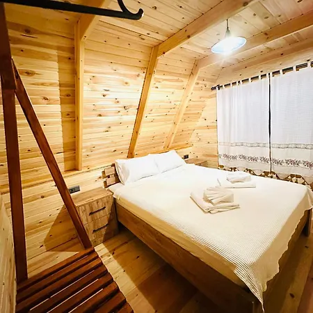 Vakantiehuis Kalkan'da Dogal Ahsap Ev, 2 Yatak Odasi, 1 Banyo, Wi-fi Kaş